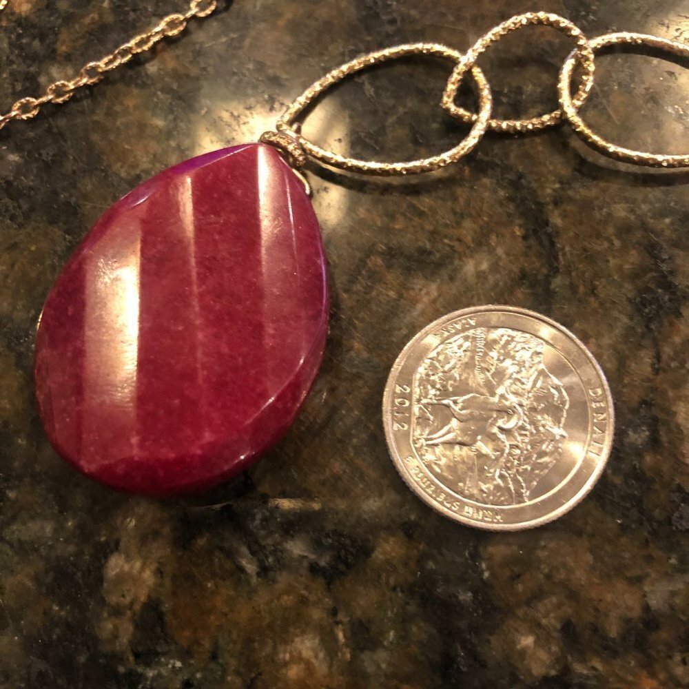 Pretty dyed agate on gold tone chain
